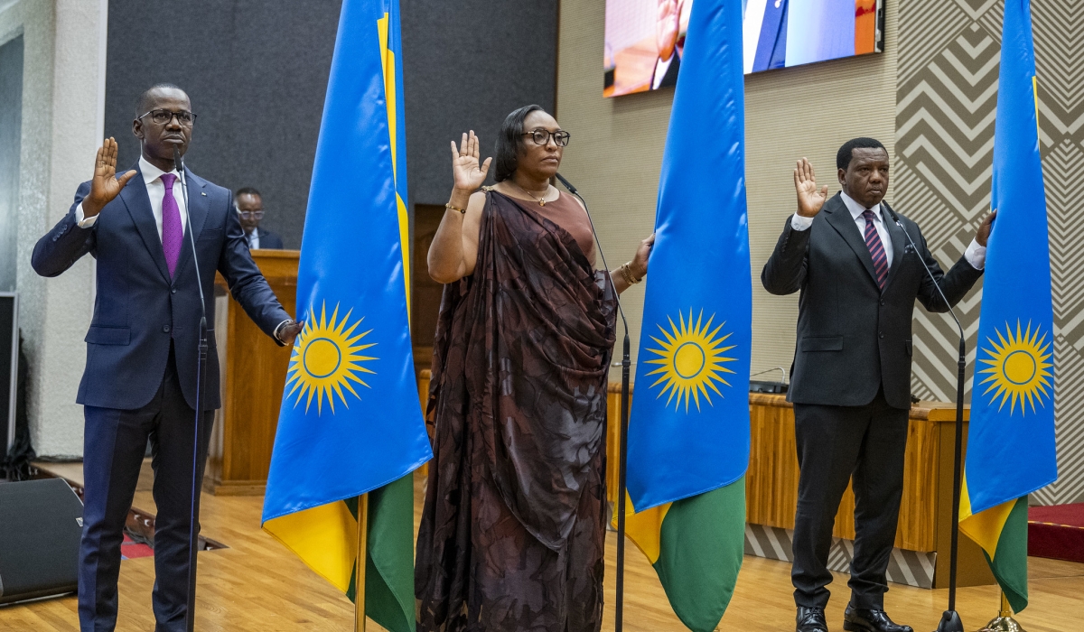 (L-R) Senators Evode Uwizeyimana, Valentine Uwamariya, and Alphonse Nkubana take the oath of office during the swearing-in ceremony held in Kigali on Friday, October 24.