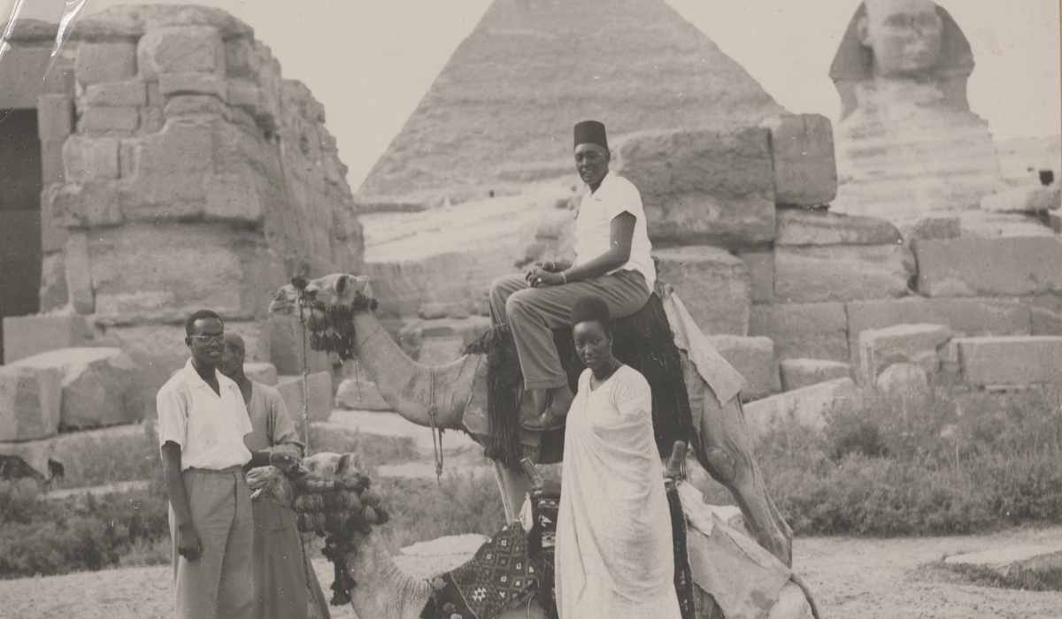 King Mutara III Rudahigwa and Queen Rosalie Gicanda with the Kig's advisor, Euge_ne Muhikira in Egypt. 2021.15.11, collection RMCA Tervuren; unidentified photographer, s.d. All rights reserved