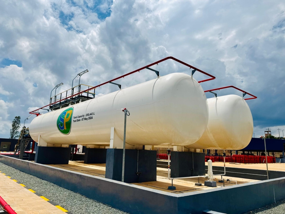 Two daily tanks are already set up at the cooking gas depot being constructed in Rusororo, with each having a capacity of more than 200,000 litres or 100 tonnes of LPG. Photo by Emmanuel Ntirenganya