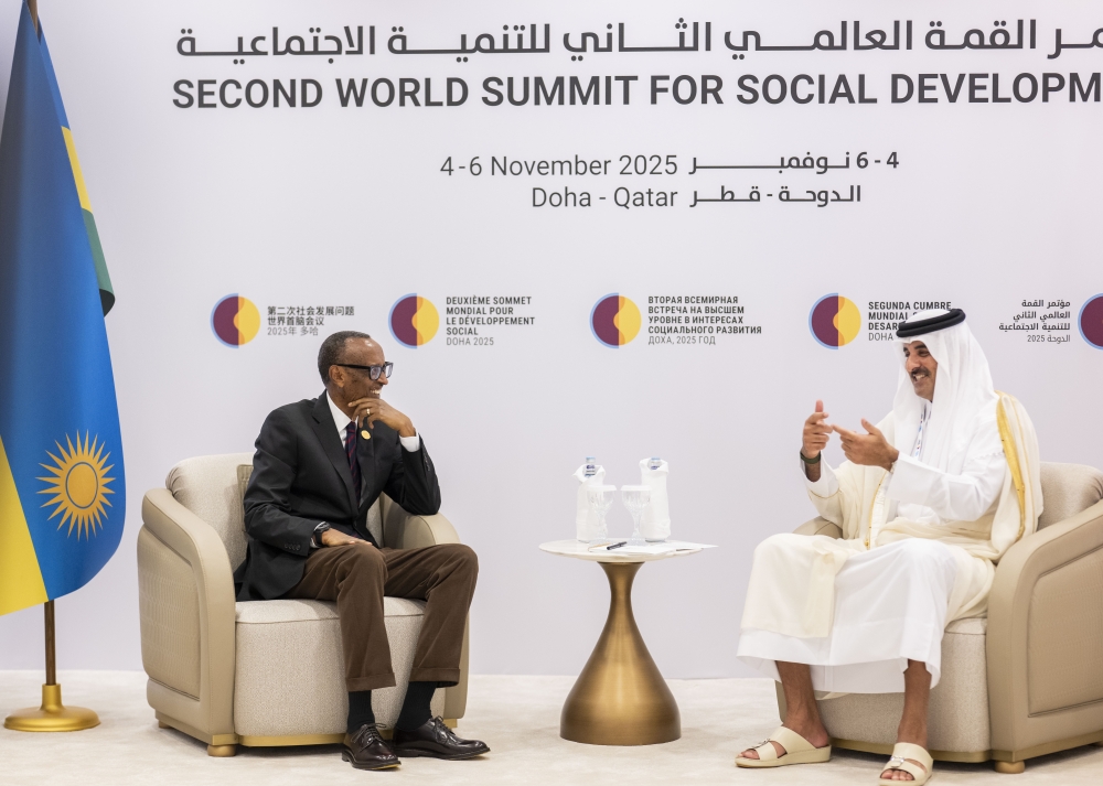 President Kagame in conversation with His Highness Sheikh Tamim bin Hamad Al Thani, the Emir of Qatar, on the sidelines of the Second World Summit for Social Development on November 4 in Doha, Qatar. Photo by Village Urugwiro