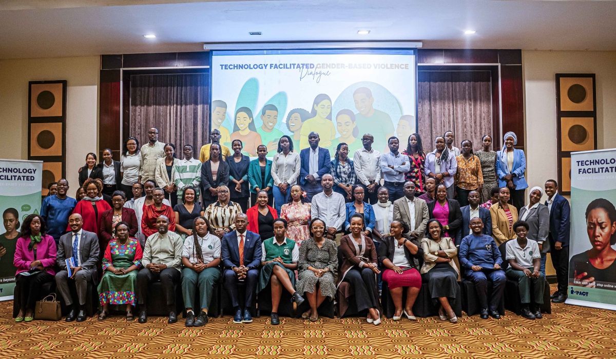 Officials and delegates pose for a group photo at the meeting in Kigali. Photos by Kellya Keza 