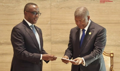The Minister of Interior, Vincent Biruta conveys a message of congratulations to Angolan President João Lourenço, on behalf of President Paul Kagame, on Tuesday, November 11. Courtesy
