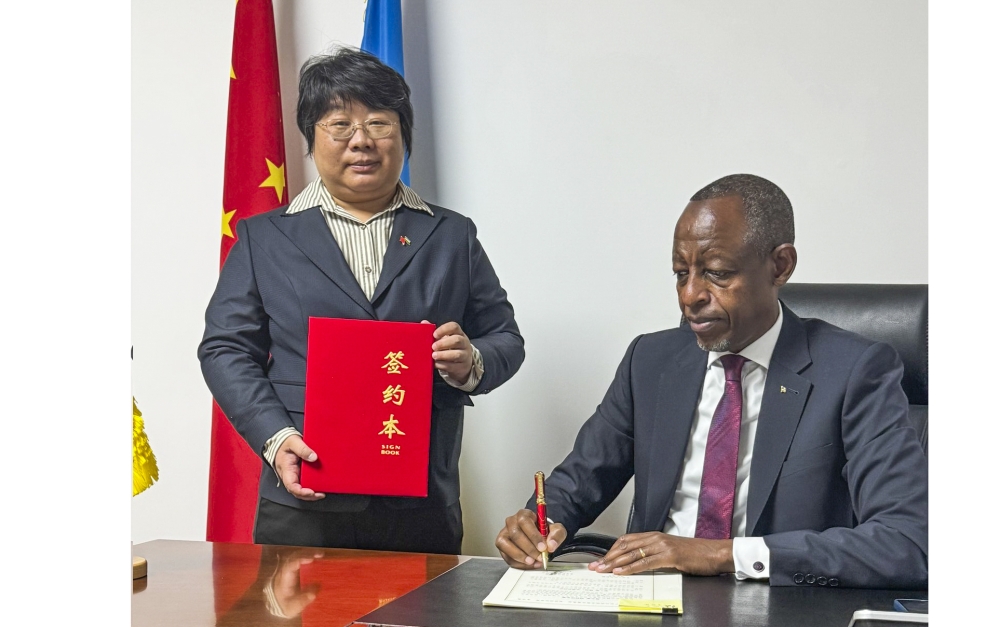 Rwanda&#039;s Ambassador to China James Kimonyo signed the Protocol on Inspection, Quarantine, and Sanitary Requirements for the Export of Fresh Avocados from Rwanda to China on November 12. Courtesy