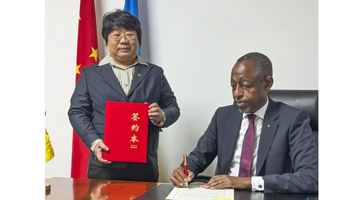 Rwanda&#039;s Ambassador to China James Kimonyo signed the Protocol on Inspection, Quarantine, and Sanitary Requirements for the Export of Fresh Avocados from Rwanda to China on November 12. Courtesy