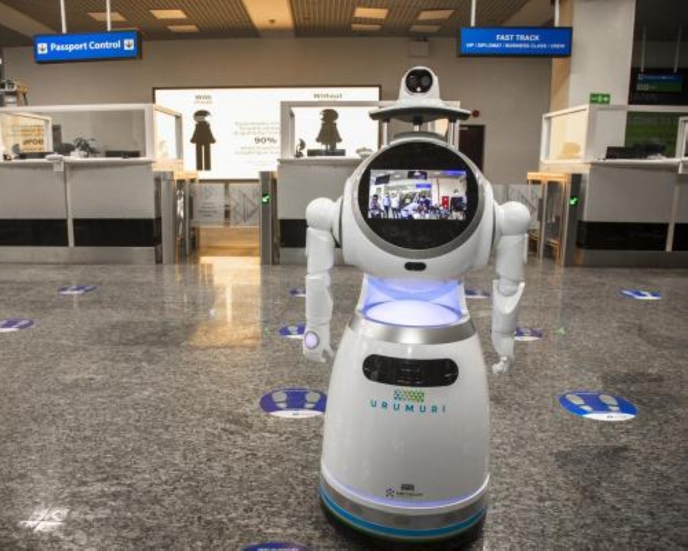 A robot screens travellers at Kigali International Airport during the Covid-19 period. Courtesy