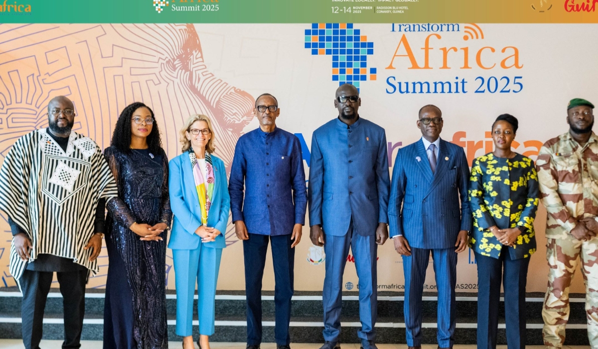 President Paul Kagame and his Guinean counterpart Mamadi Doumbouya (centre) pose for a group photo with officials during the Transform Africa Summit where among other things, Telemo was launched.