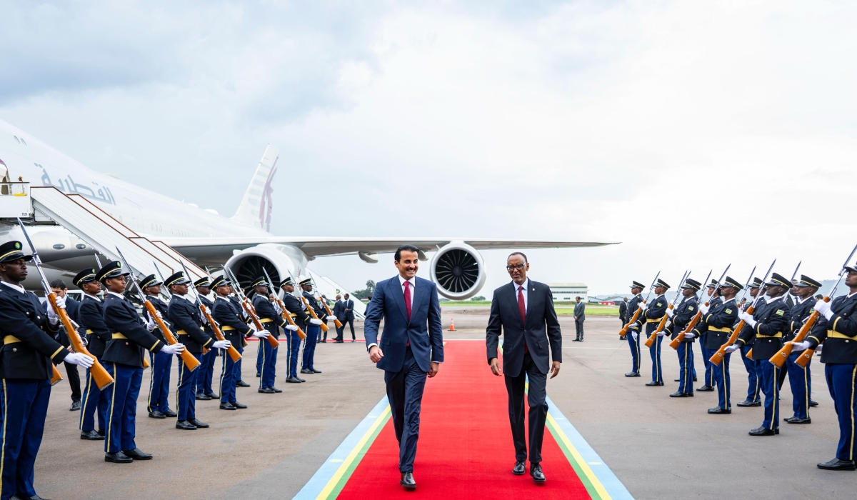 President Paul Kagame receives Sheikh Tamim bin Hamad Al Thani, the Emir of the State of Qatar, at Kigali International Airport earlier Thursday. Photos by Village Urugwiro
