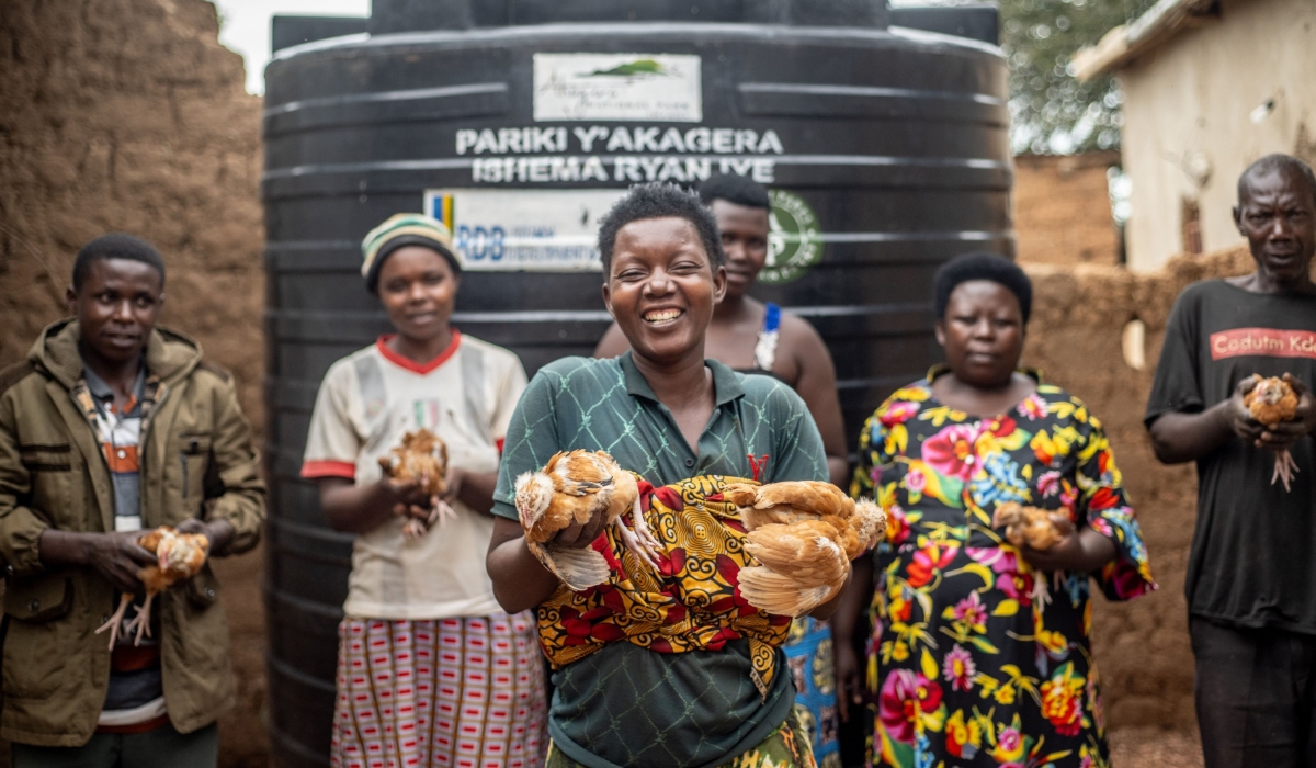 More than 470,000 people live in areas that interact with the park, benefitting through employment, small businesses, and daily coexistence with wildlife.