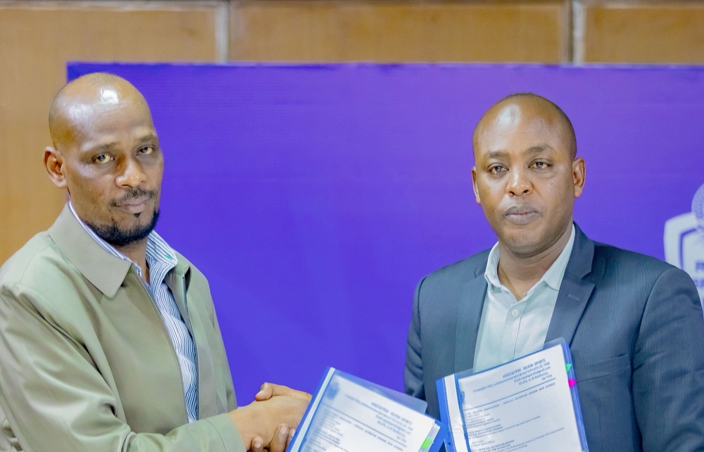 Rayon Sports Interim Committee president Abdallah Murenzi (R) took over from outgoing president Thaddee Twagirayezu (L). The latter is part of the club&#039;s leadership organ dissolved by Rwanda Governance Board (RGB). Photo courtesy