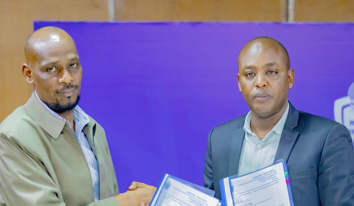 Rayon Sports Interim Committee president Abdallah Murenzi (R) took over from outgoing president Thaddee Twagirayezu (L). The latter is part of the club&#039;s leadership organ dissolved by Rwanda Governance Board (RGB). Photo courtesy