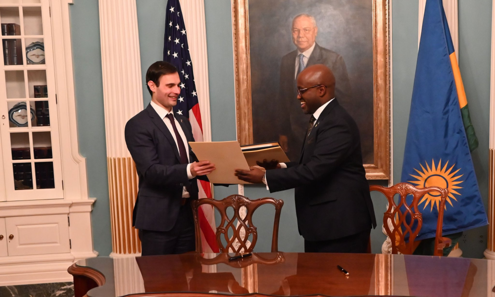 Under Secretary of State for Foreign Assistance, Humanitarian Affairs and Religious Freedom Jeremy Lewin, and foreign minister Amb. Olivier Nduhungirehe, sign the Department of State’s second bilateral health cooperation Memorandum of Understanding between the United States and Rwanda, in Washington, on December 5.