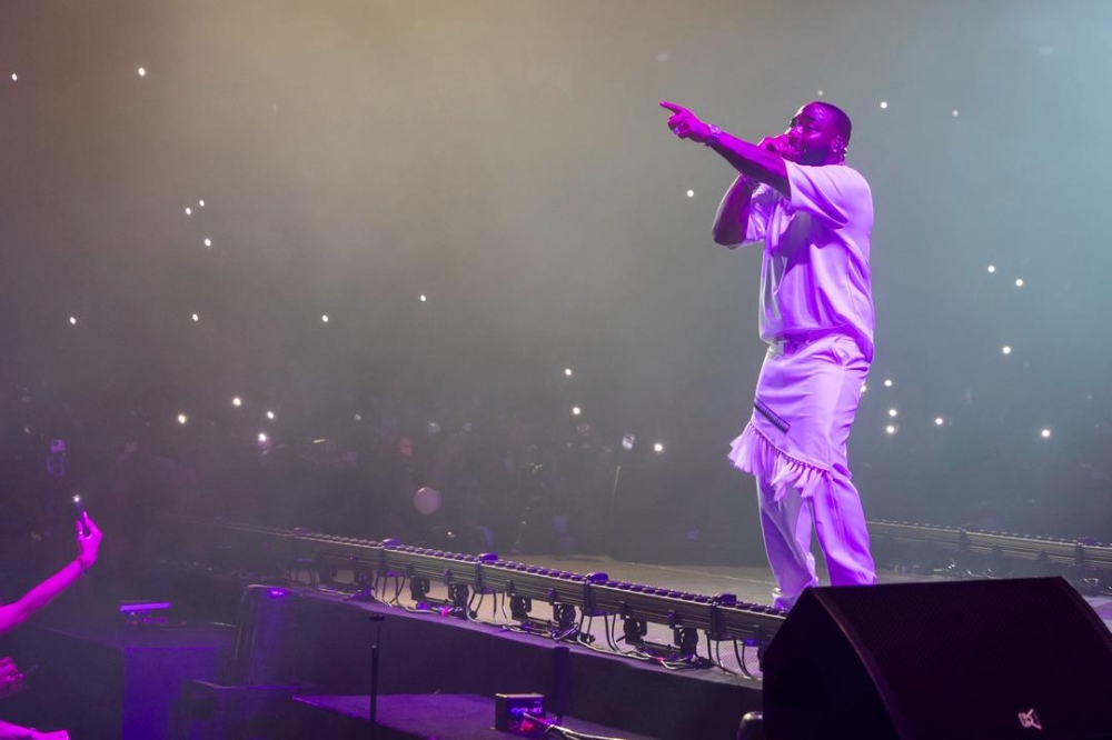 Davido performed for over an hour at BK Arena, mixing songs from his 5ive album with hits like Fall, If, Jowo, Fire, Kante, Ogechi, and Sensational featuring Chris Brown. On December 5, Photos by Olivie Mugwiza