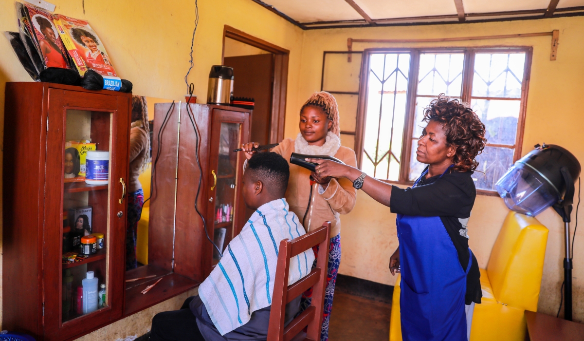 Jeanne d’Arc transformed the beaty salon into a training centre to offer young people training and job opportunities.