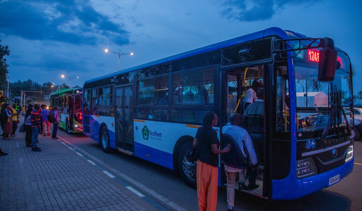 Passengers board a bus to Remera at Rwandex. Photo: Craish Bahizi.