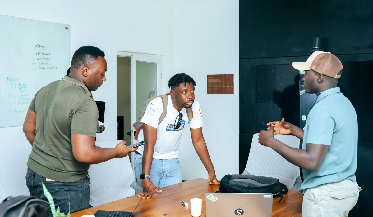 A team leader interacts with workers during a breifing session. Photo by Craish Bahizi