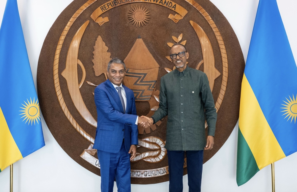 President Paul Kagame meets with Mohamed Ali Janah, Group Chairman of Hotels and Resorts Investment Maldives and Chairman of JIH Global Investments on Monday, December 15. Photos by Village Urugwiro