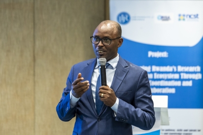 Prof. Didas Kayihura Muganga, Vice-Chancellor of the University of Rwanda speaks during an engagement meeting on December 13. Photos by Olivier Mugwiza