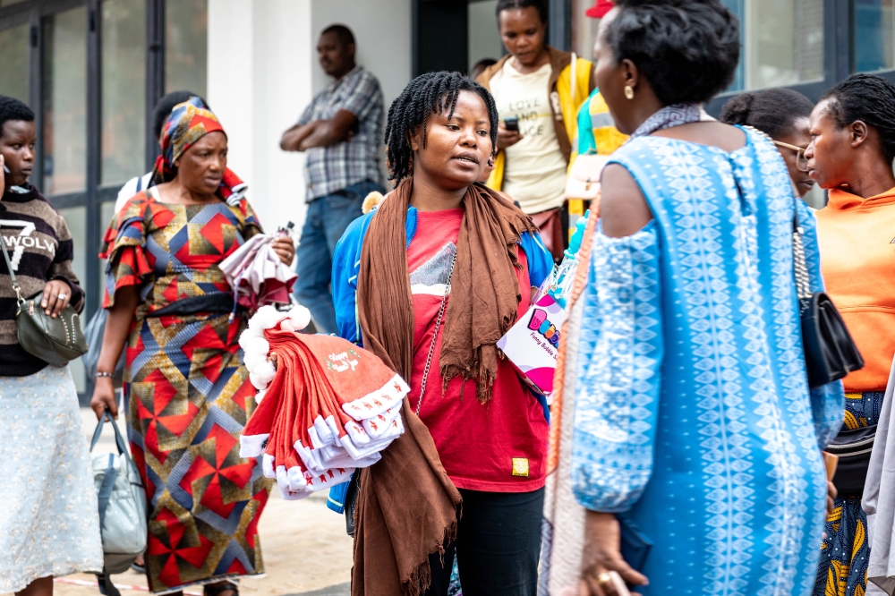 Kigali residents shop for festive gifts in Nyarugenge. Photo by Craish Bahizi.