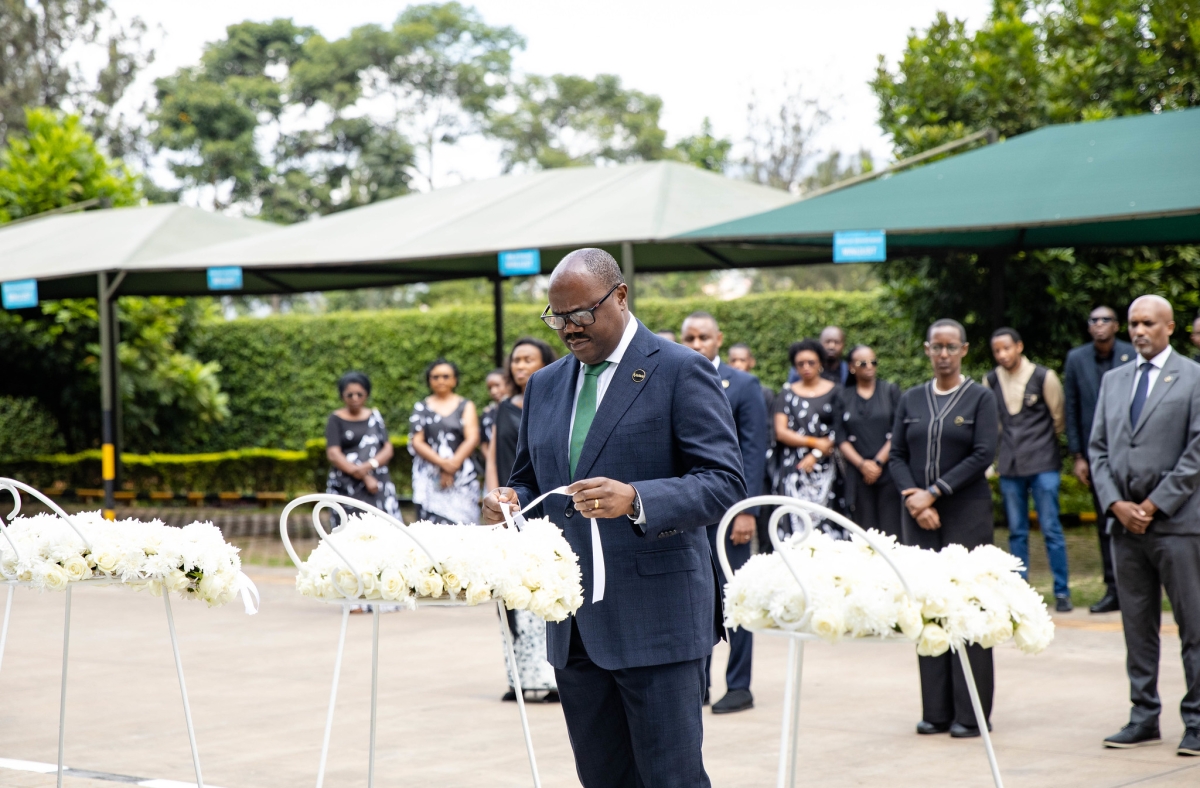 Prime Minister Justin Nsengiyumva lays a wreath in honour of victims of the Genocide against the Tutsi on Friday, May 29.  Dan Gatsinzi.
