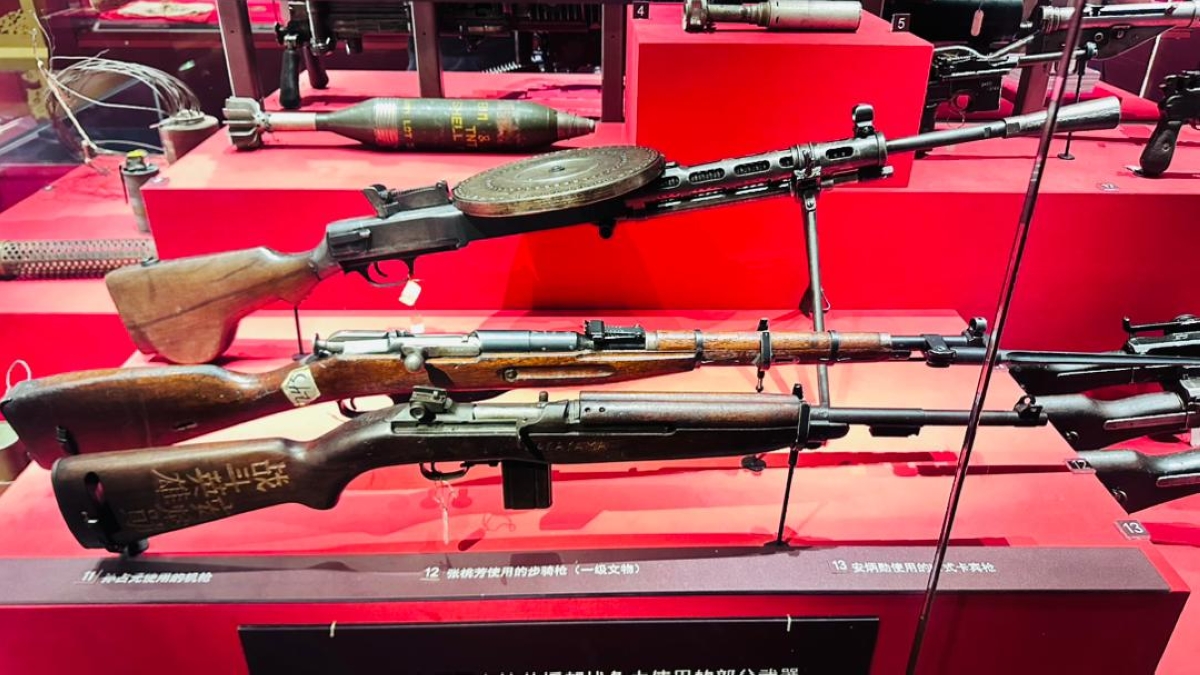 These firearms are found in Museum of Communist Party of China. Same as that Uniform of Chairman Mau.