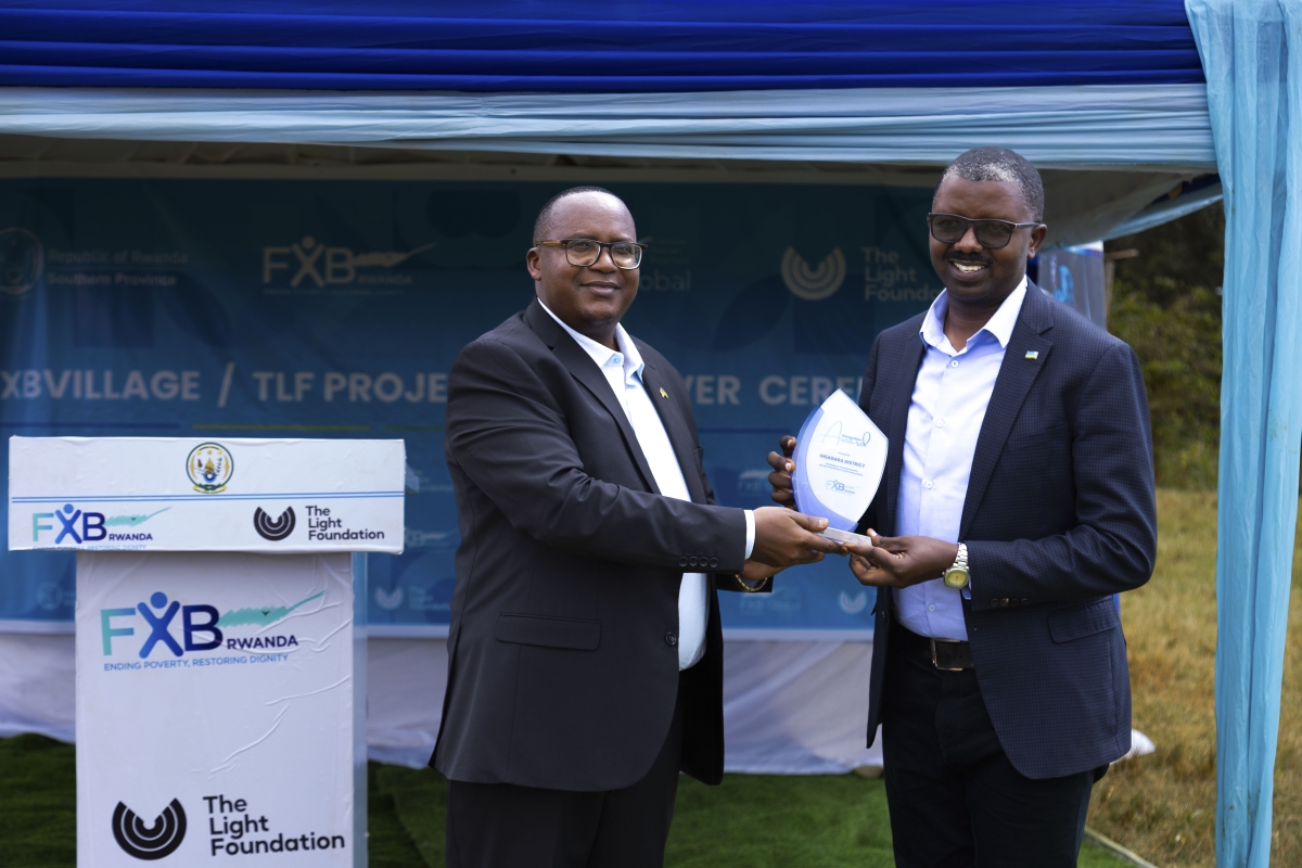 FXB Rwanda Executive Director Emmanuel Kayitana presents an award to Gisagara District Vice Mayor Jean-Paul Habineza in recognition of the district’s support in the implementation of the project.