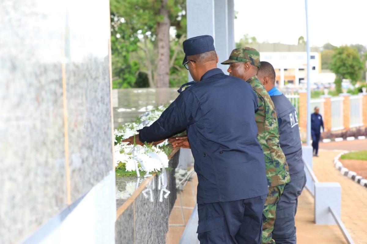Security officers lay wreaths in honour of victims of the Genocide against the Tutsi.