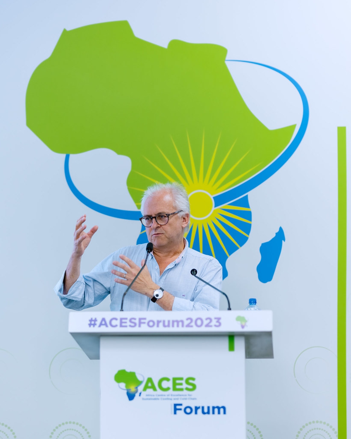 Prof. Toby Peters, Founding Director of the Africa Centre of Excellence for Sustainable Cooling and Cold-Chain (ACES), addressing participants during the ACES Forum Open Day at the Rubirizi Campus in Kigali, R