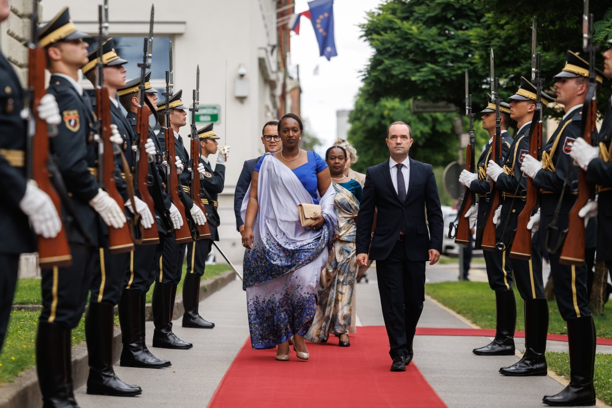 Amb Bakuramutsa presents credentials to Slovenia president