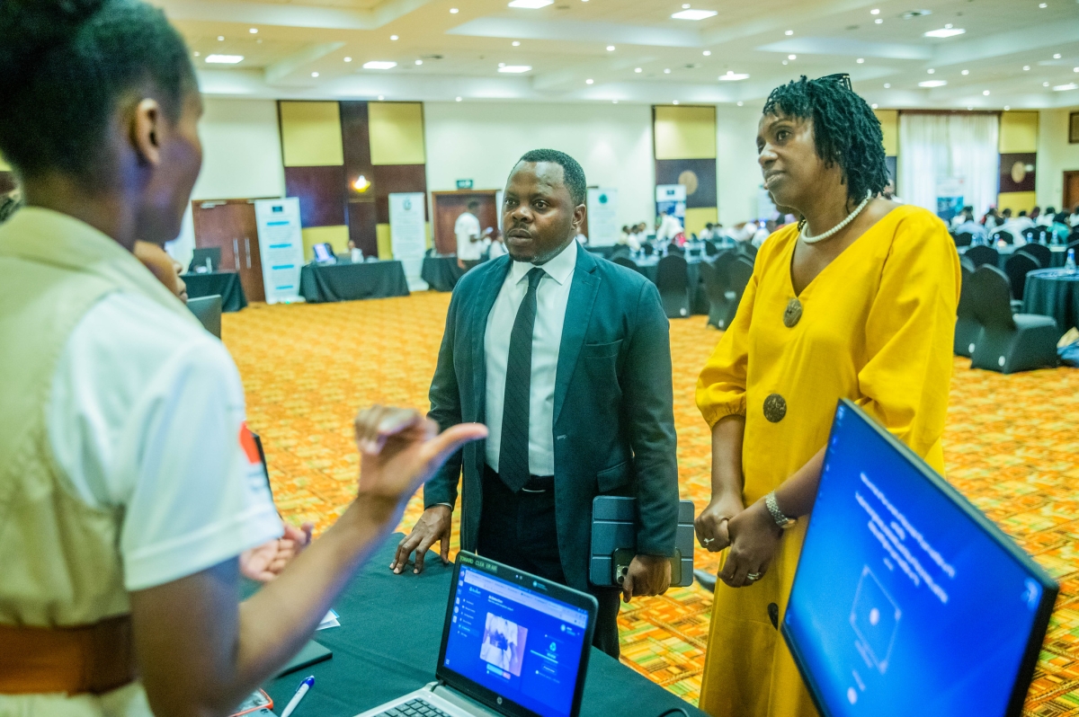 Minister of Youth and Arts Abdallah Utumatwishima and DOT Rwanda Country Director, Violette Uwamutara, visit a mini-exhibition of the participants.