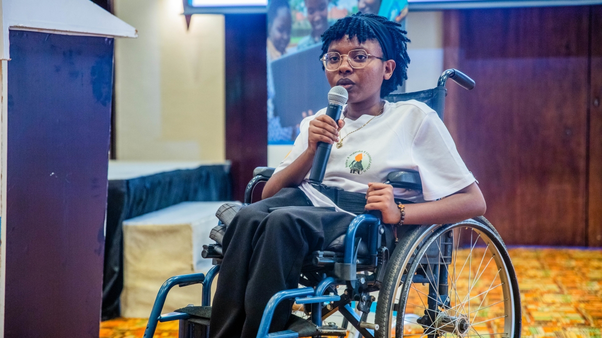 Esther Mushimiyimana, the founder of e-Mboni during her presentation at the awards cereomy.