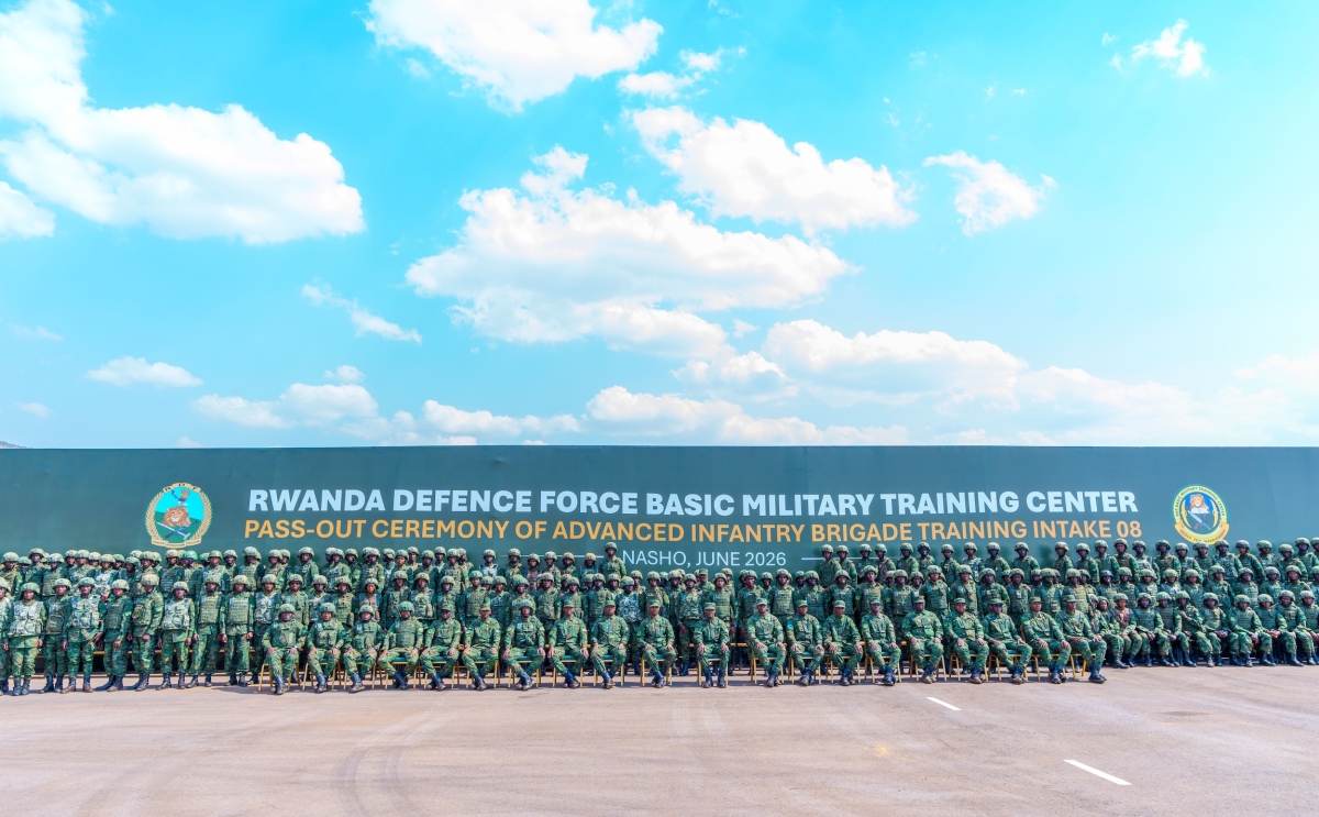 Senior officers pose for a photo with the graduates at the graduation ceremony of the Advanced Infantry Brigade Training (Intake 08) at the Basic Military Training Centre (BMTC) in Nasho, Kirehe District.
