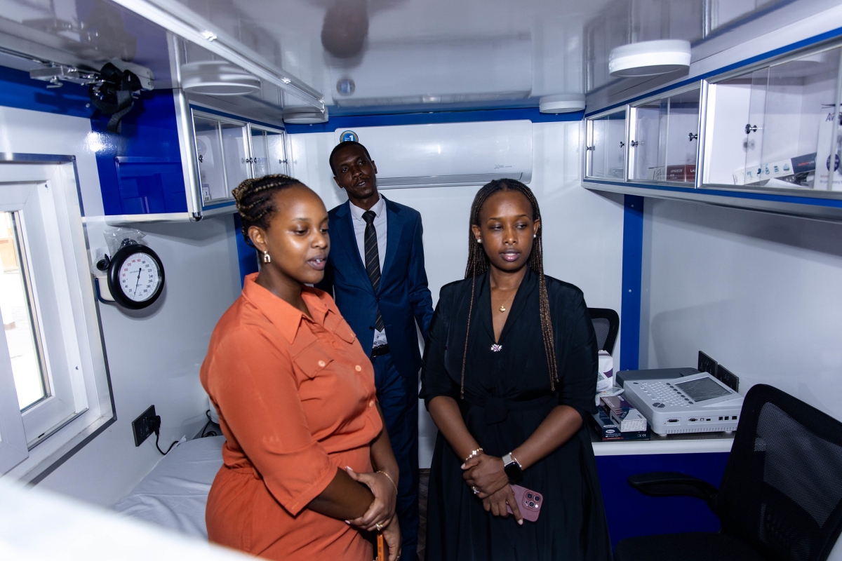 Access Bank Rwanda representatives visits Mobile Clinic during the presentation of the support.
