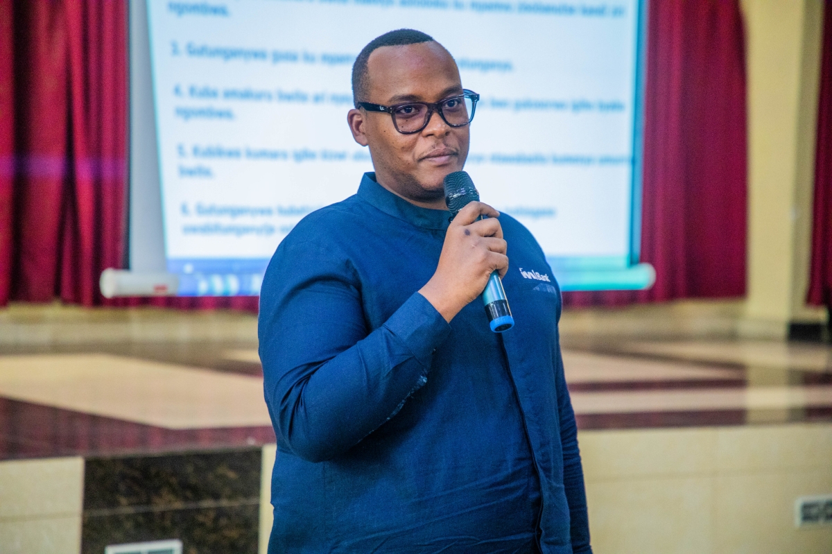 Aleck Rutembesa Data protection afficer at I&M Bank Rwanda, speaks to the agents during the training in Kigali. Photos by Craish BAHIZI