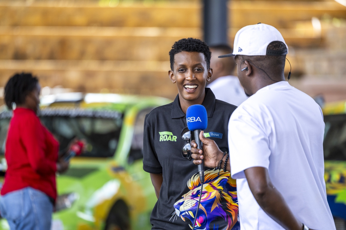 Queen Kalimpinya speaks to journalists