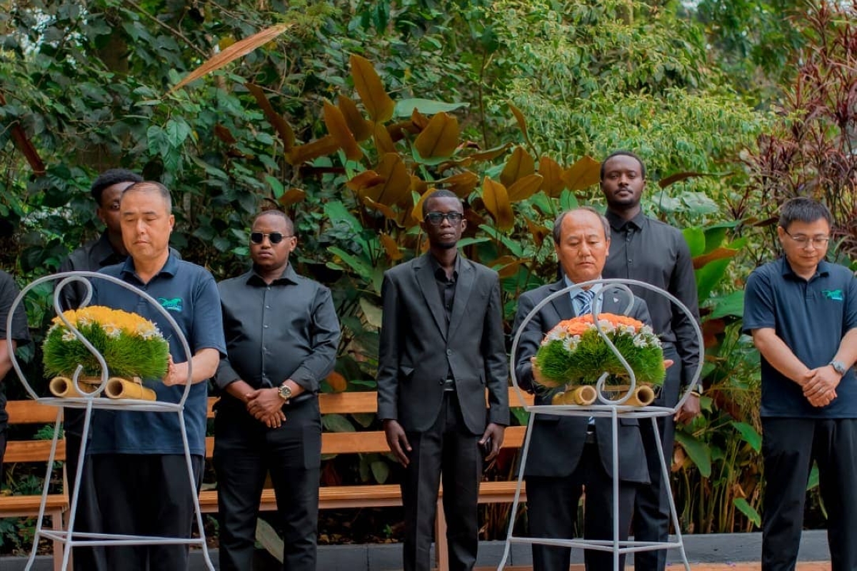 Officials lay wreaths in honour of victims of the Genocide against the Tutsi
