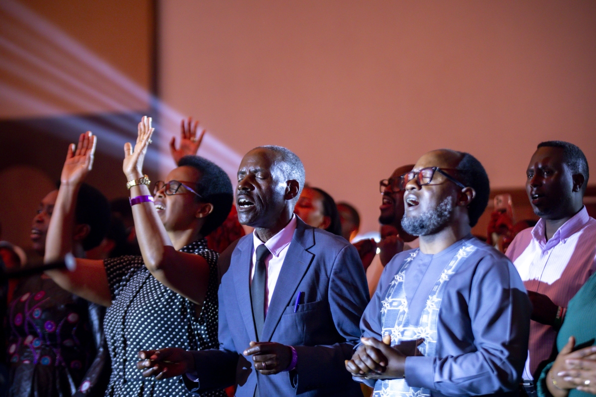 During the concert, Bosco unveiled eight new songs from Habwa Umugisha after performing several of his well-loved hits.