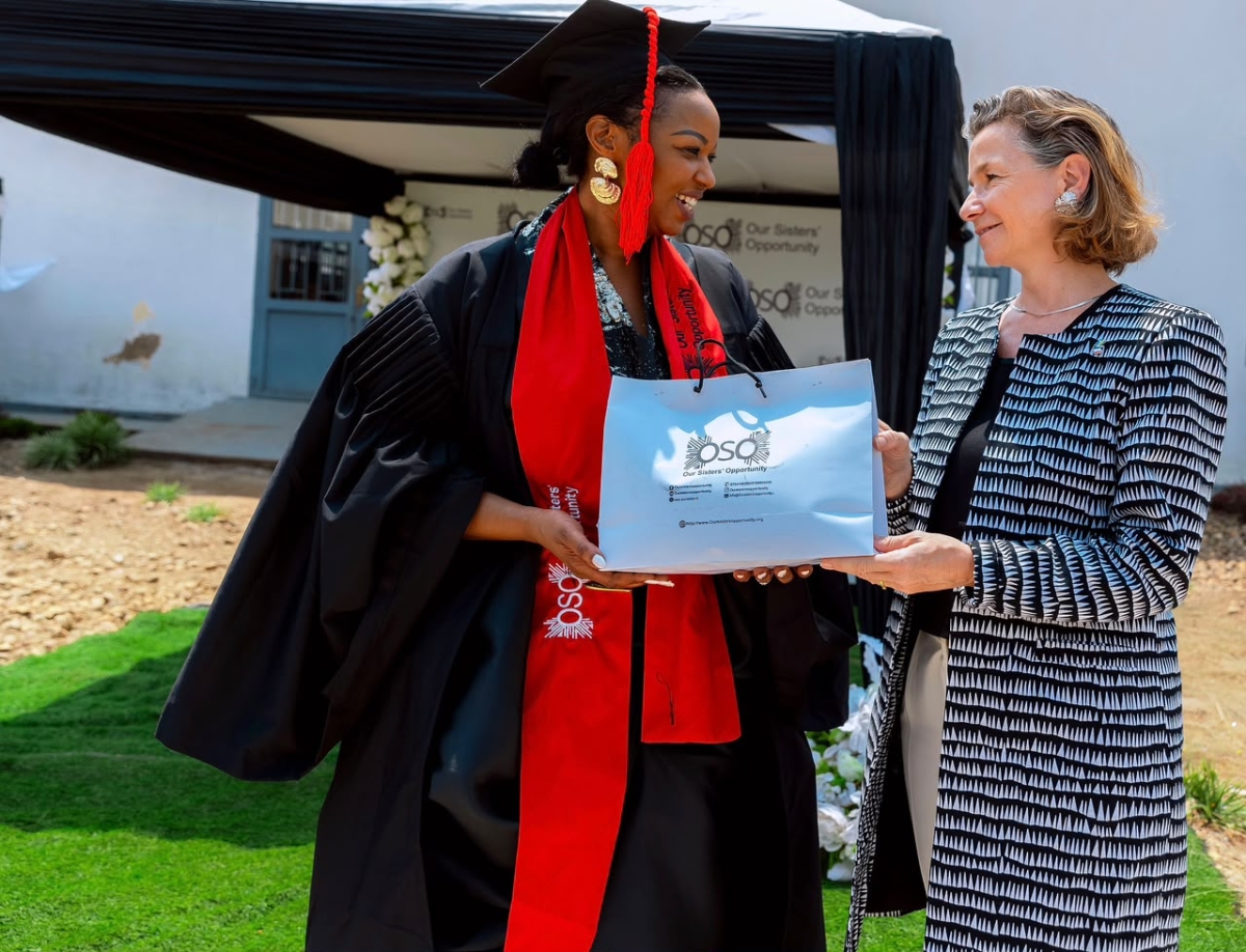 OSO founder Delphine Uwamahoro presents a token of appreciation to Aurélie, Ambassador of France to Rwanda, during the graduation ceremony. Courtesy photo.