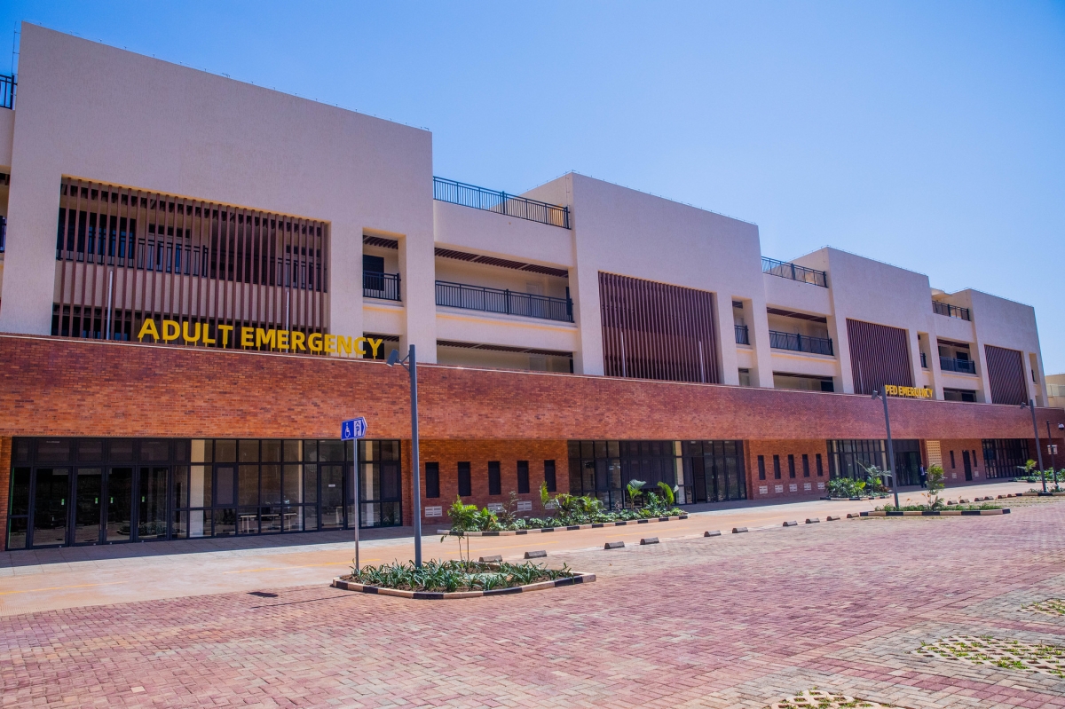 The facility is equipped with 22 operating theatres and comprises 13 buildings.