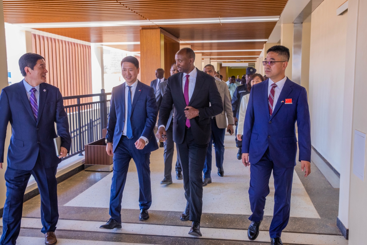 Officials during the handover ceremony for the newly expanded Masaka Hospital in Kicukiro District on Friday, August 28.
