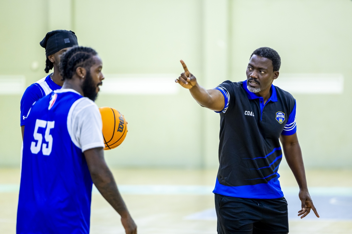 RSSB Tigers coach Henry Mwinuka (right) issues instructions to club captain Antion Jackson (55) during a training session at Petit Stade on Monday. Photo by Olivier Mugwiza