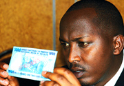 BNR publisit Fidele Rubayiza demonstrates to participants how to detect fake currency.(Photo/J. Mbanda)