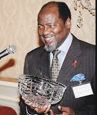 ACHIEVER: Chissano holding the Mo Ibrahim award for his achievements in African Leadership.