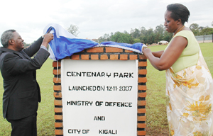 Gen. Gatsinzi and Dr Kacyira unveiling the  Centenary Park  in Kimihurura yesterday.(Photo/ J. Mbanda)