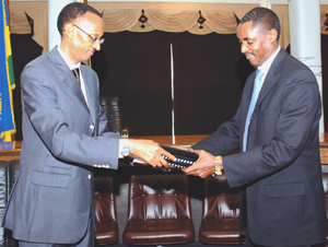 President Paul Kagame receives copies of the report from Jean de Dieu Mucyo, president of the Commission (Photo/PPU)