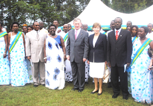 President Ku00f6hler (centre) and his wife pose for a group photo with Gacaca judges (in straps with national flag colours), Minister Musoni (second left),Mukantaganzwa (3rd left) and Ndayisaba at RIAM in Muhanga, Southern Province, yesterday.