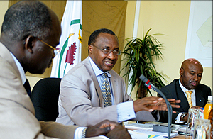 Local Government Minister Protais Musoni explains to the Burundian delegation during a visit to the formeru2019s office yesterday. (Photo/ G.Barya)