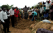 Bazivamo speaks to residents of in Rulindo District on Friday. He was assessing the environmental situation around the source of Yanze river. (Photo/ J. Mbanda)