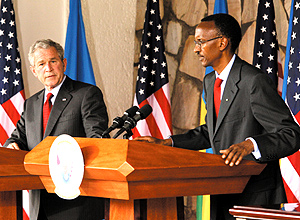 Presidents Bush and Kagame addressing  a press conference at Village Urugwiro yesterday. (PPU photo)