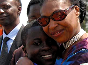 Chaka Chaka cuddles one of the pupils affected by the earthquakes in Western Province. (Courtessy photo)