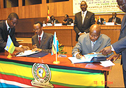 Presidents Paul Kagame and  Yoweri Kaguta Museveni signing the EAC treaty last year. (File photo).